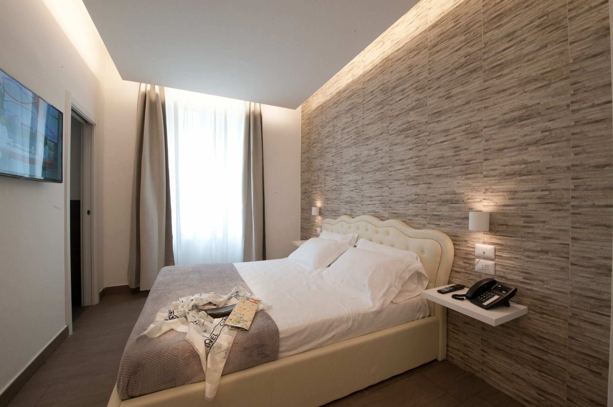 Couette-café Domus Castroni Pompeo Magno 3*